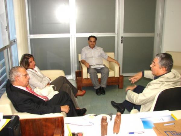 Católica discute parcerias com a Secretaria Estadual de Educação