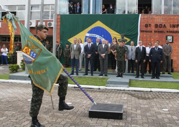 Chanceler e Reitor recebem homenagem da 8ª Brigada de Infantaria Motorizada