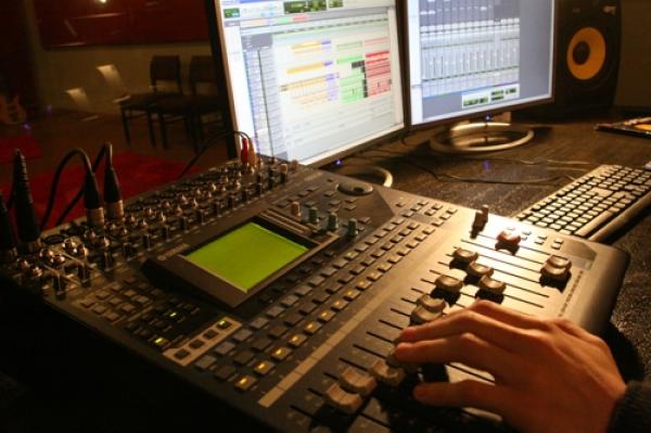 Católica inaugura Estúdio de Produção Fonográfica