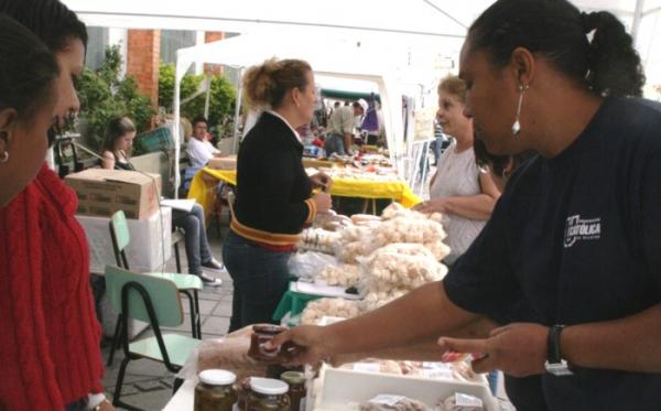 Católica sedia Bem da Terra novamente
