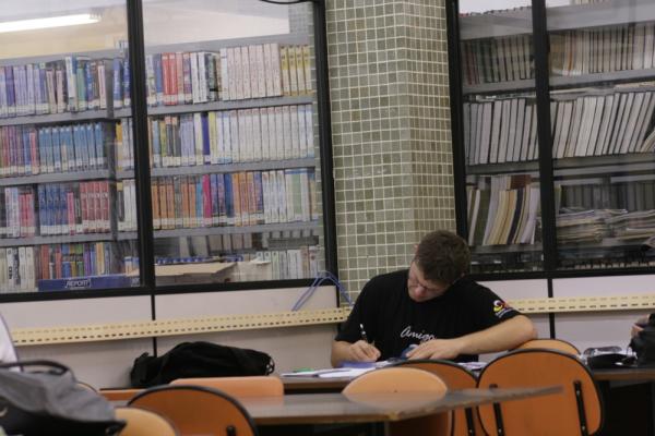 Biblioteca do Campus II amplia horário de funcionamento
