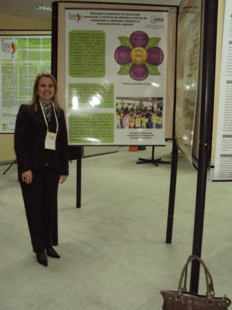 Aluna de Contábeis realiza estudo sobre educação cooperativa