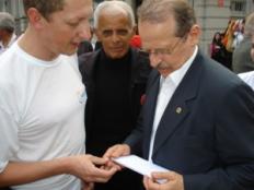 Ecologia da UCPel entrega manifesto ao ministro Tarso Genro