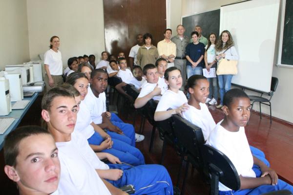 Projeto de Inclusão Digital é realizado na Brigada Militar