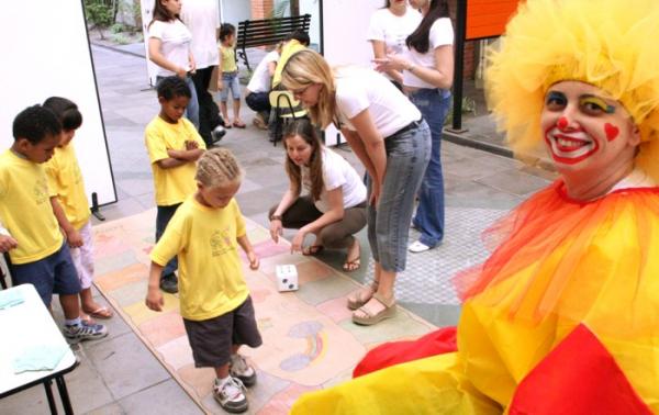 Estudantes realizam arrecadação de brinquedos
