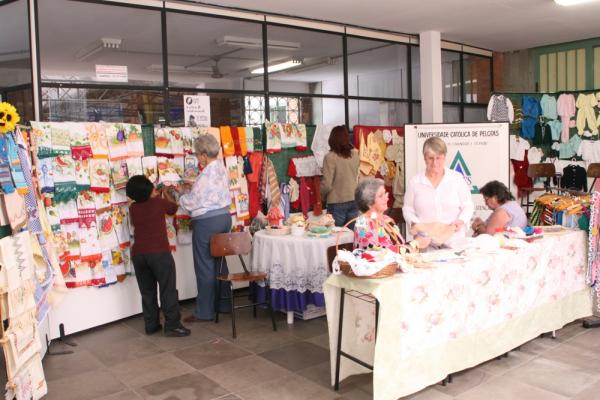 Cetres faz bazar com sugestões para presentear as mães