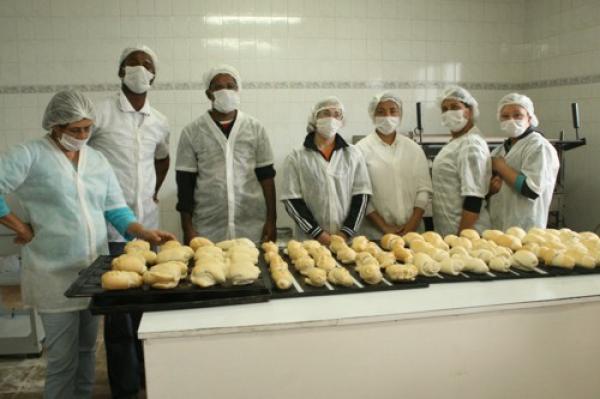 Projeto social forma primeira turma de capacitação profissional