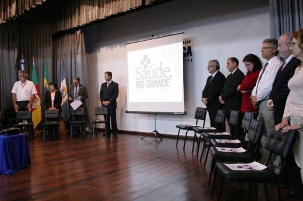 Ato público pede o cumprimento da lei para recursos de saúde