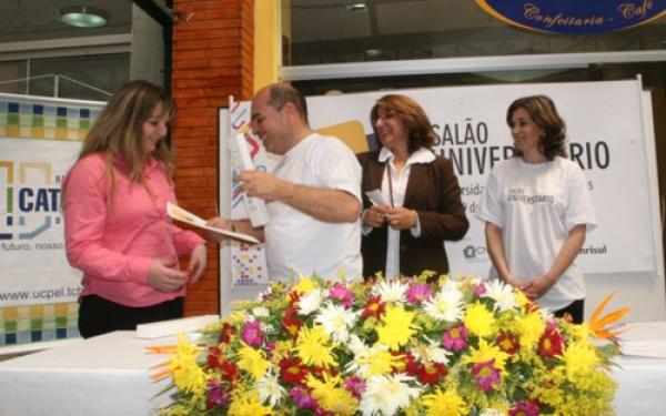 1º Salão Universitário encerra com entrega de premiação na UCPel