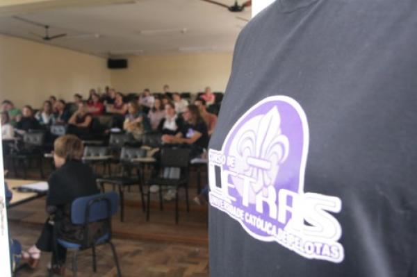 Moacir Rauber palestra em aula inaugural de Letras