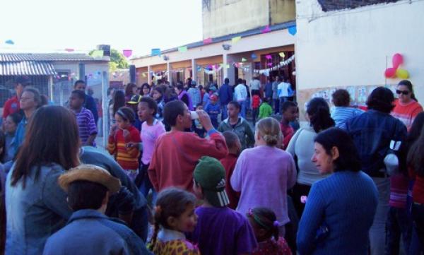 Atividade do Serviço Social auxilia moradores do bairro Fátima