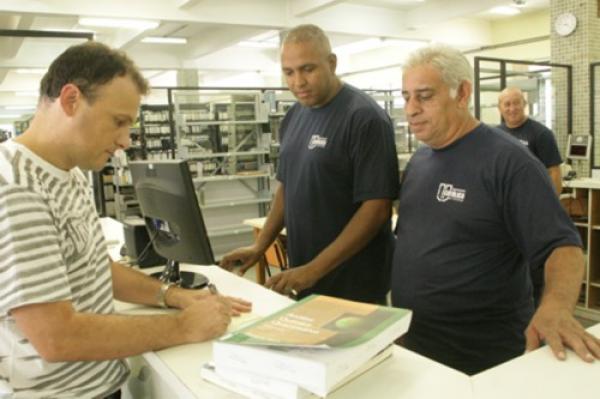 Bibliotecas solicitam devolução de livros para cadastro