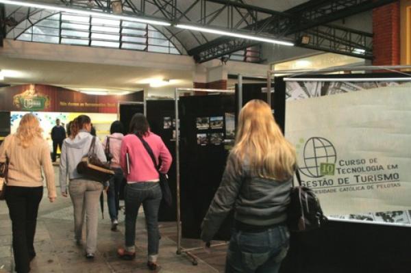 Exposição na UCPel homenageia o guia de turismo