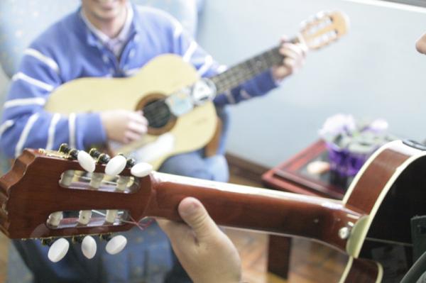 Capelania promove aulas de violão