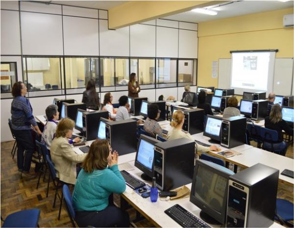 Iniciativa da UCPel e Associação dos Aposentados e Pensionistas de Pelotas promove inclusão digital