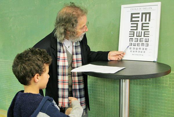 Projeto Vi-vendo realiza teste de visão na Escola Xavante