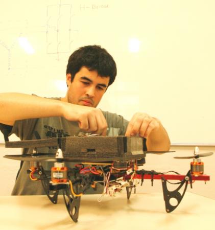 Egresso da UCPel desenvolve veículo aéreo não-tripulado autônomo de baixo custo
