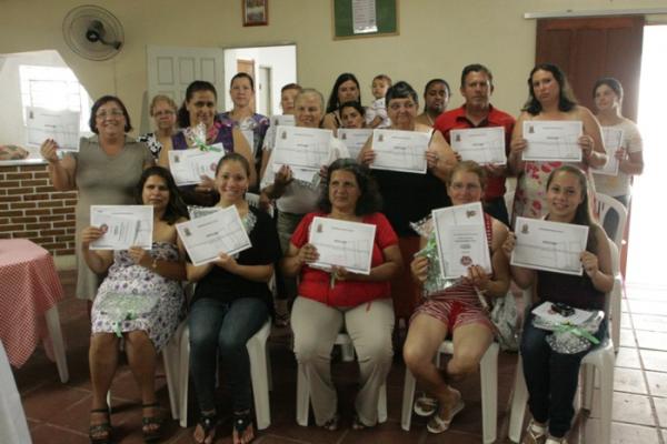 Projeto Comunidade Viva entrega certificados