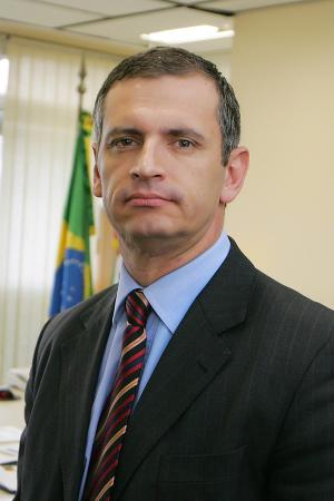 Egresso da UCPel assume presidência do Banrisul