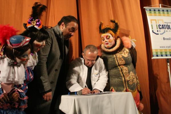 UCPel e Tholl renovam convênio