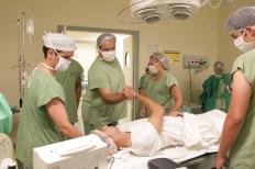 Após cirurgia, jogador e auxiliar técnico do Brasil recuperam-se no HUSFP