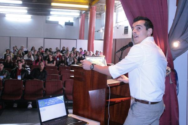 Fisioterapeutas do Comitê Olímpico Brasileiro palestram na UCPel