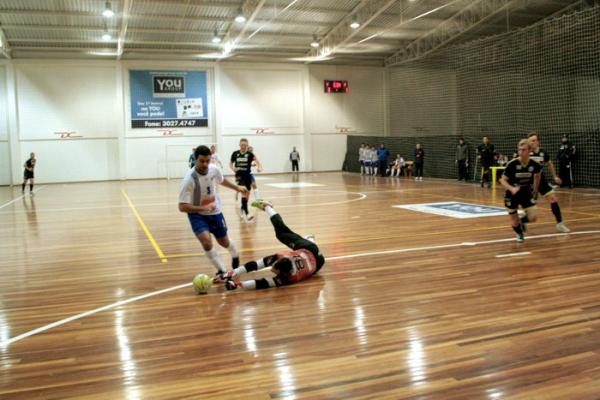 UCPel goleia e garante classificação