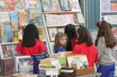 Católica encerra Semana do Livro com premiação de concurso de redação