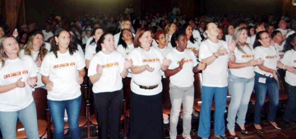 Programa Mulheres Mil forma primeira turma de cuidadores de idosos em Pelotas