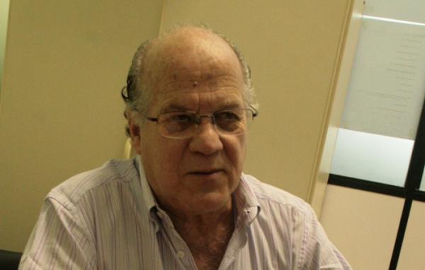 Professor do Direito lança livro pela Educat