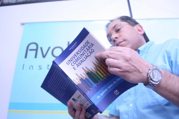 UCPel participa de livro do Consórcio das Universidades Comunitárias Gaúchas