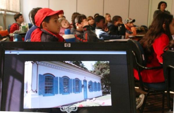 Palmilhar Virtual apresenta Pelotas a alunos do Ensino Fundamental