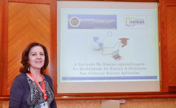 Professora apresenta no Uruguai estudo sobre Educação Contábil