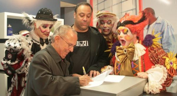 Católica entrega Balanço Social e renova parceria com o Tholl