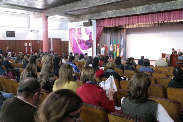 Seminário Nacional sobre Linguagem e Ensino reúne pesquisadores na UCPel