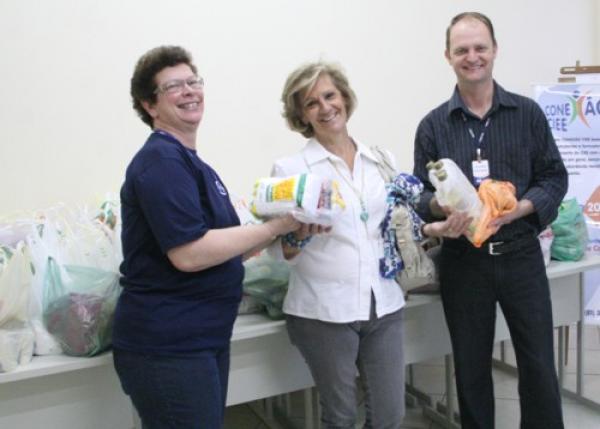Alimentos arrecadados em palestra são doados