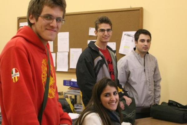 Estagiários do PET realizam atividade para idosos no Arco-Íris