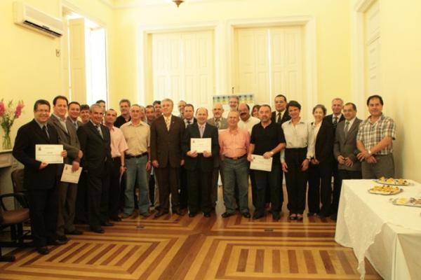 UCPel entrega certificados a gerentes do Banrisul