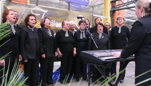 CETRES presta homenagem à Católica