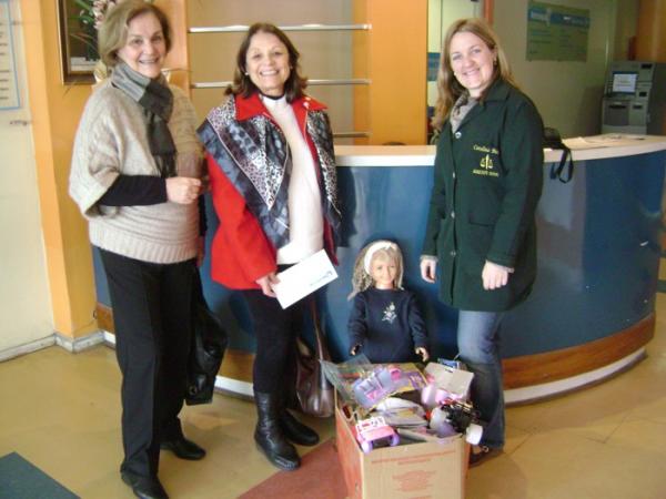 Rotary Clube doa brinquedos para o HUSFP