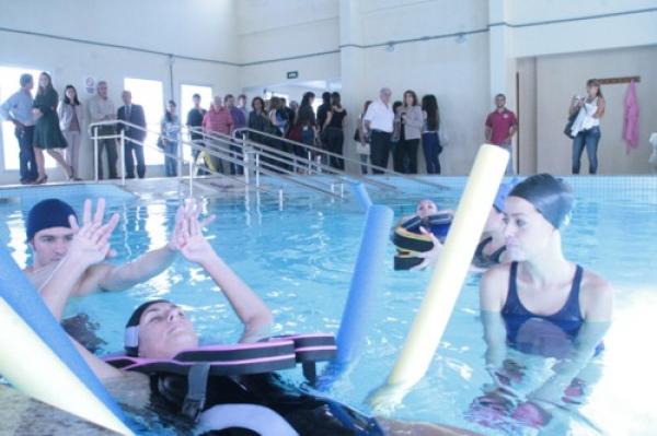 Católica inaugura piscina terapêutica