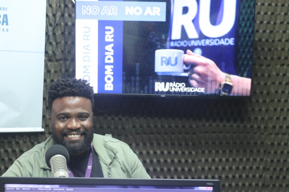 Rádio Universidade inicia semana com novidade na programação