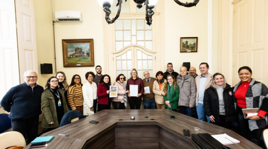 Coordenador do CETRES da UCPel entrega diagnóstico municipal sobre Cidade Amiga do Idoso